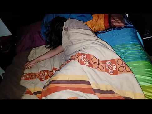 ❤️ Anak tiri memarahi ibu tirinya yang masih muda saat dia tidur. ❤❌ Video porno pada kami ❤